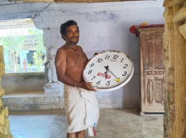 vibuthi-pocket-and-wall-clock-gift-distribution (1)